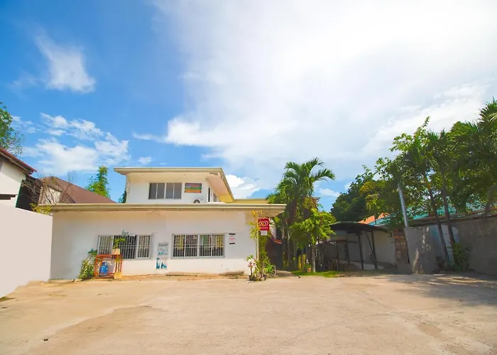 Oyo 761 Caza Southville Apartelle 3*
