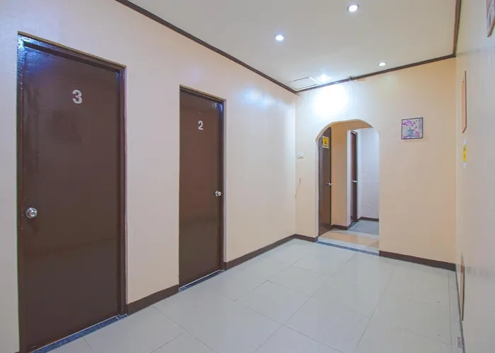 Hotel Oyo 761 Caza Southville Apartelle 3*